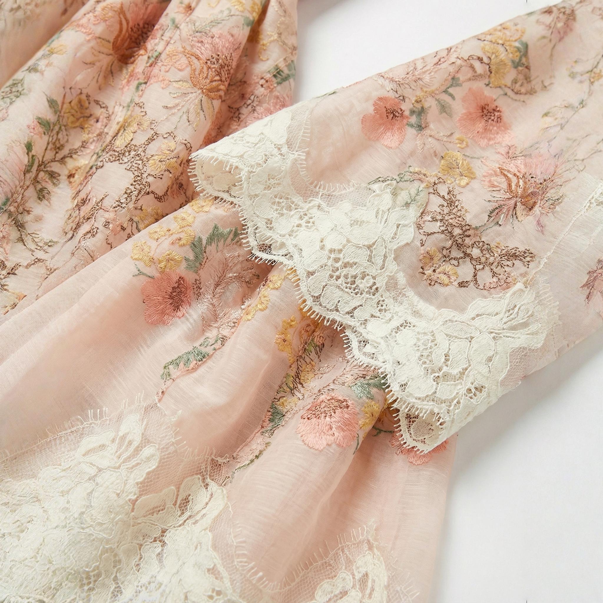 Vestido Midi Floral Rosa con Encaje