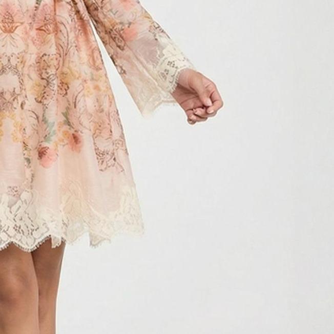 Vestido Midi Floral Rosa con Encaje