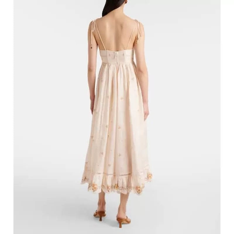 9563 Vestido Largo sin Mangas con Impreso Floral y Volantes – Ideal para Bodas y Verano ️