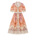 9588 Vestido con Estampado Barroco y Cuello Picado Cinturón Blanco Look Boho Chic | Rosa · Azul