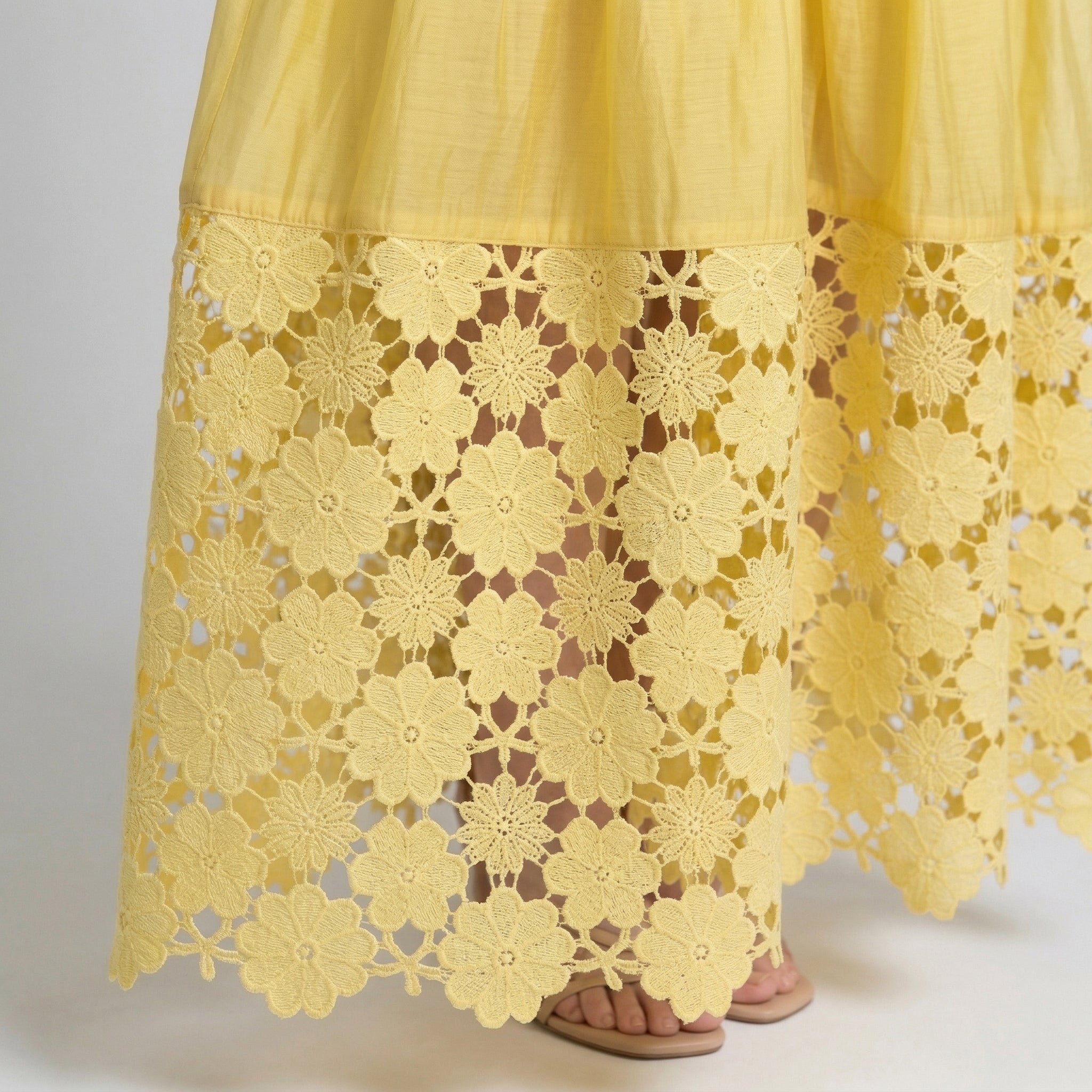 9573 Vestido Amarillo con Encaje Floral y Capas  Manga Globo Corte A-Line ¡Muy Dulce