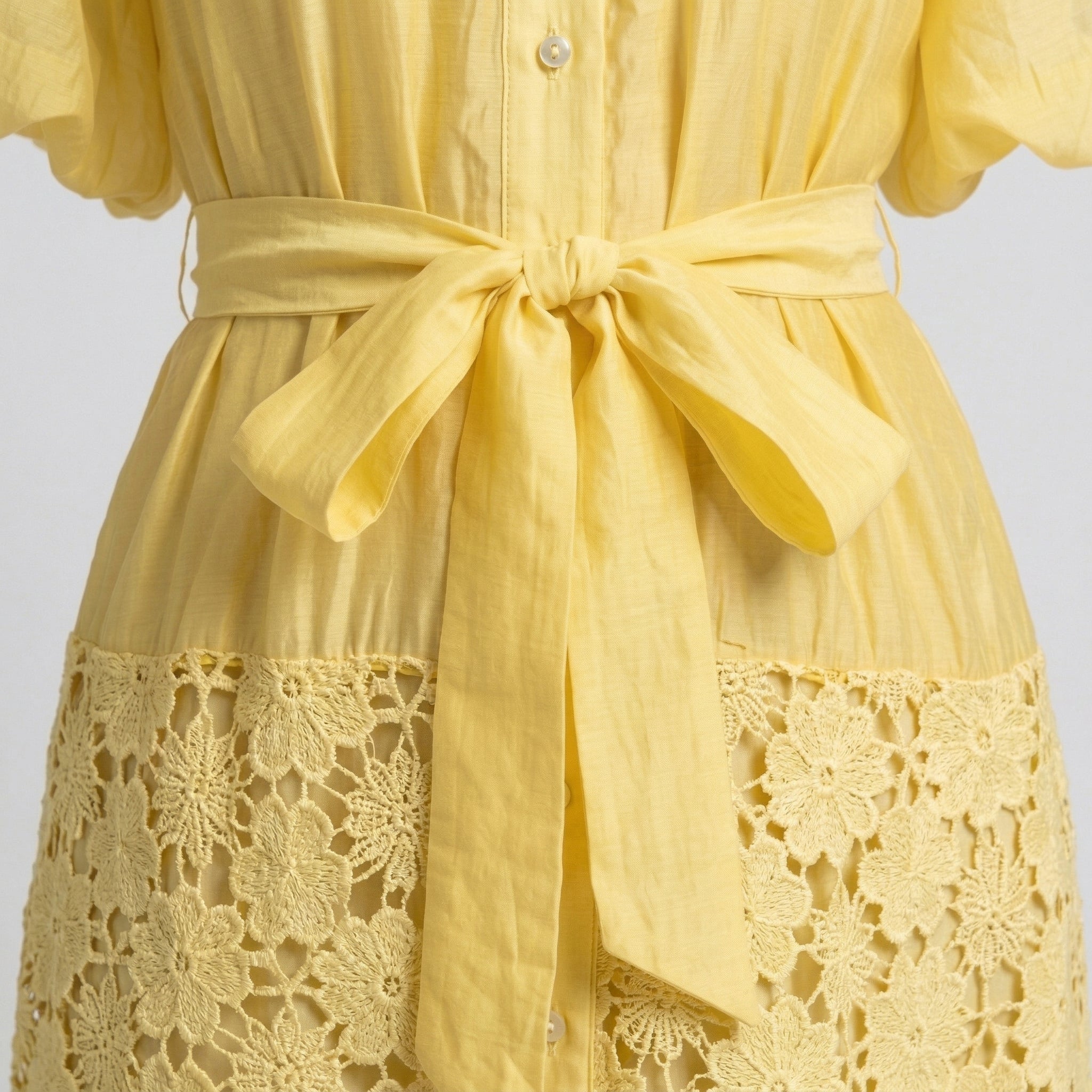 9573 Vestido Amarillo con Encaje Floral y Capas  Manga Globo Corte A-Line ¡Muy Dulce