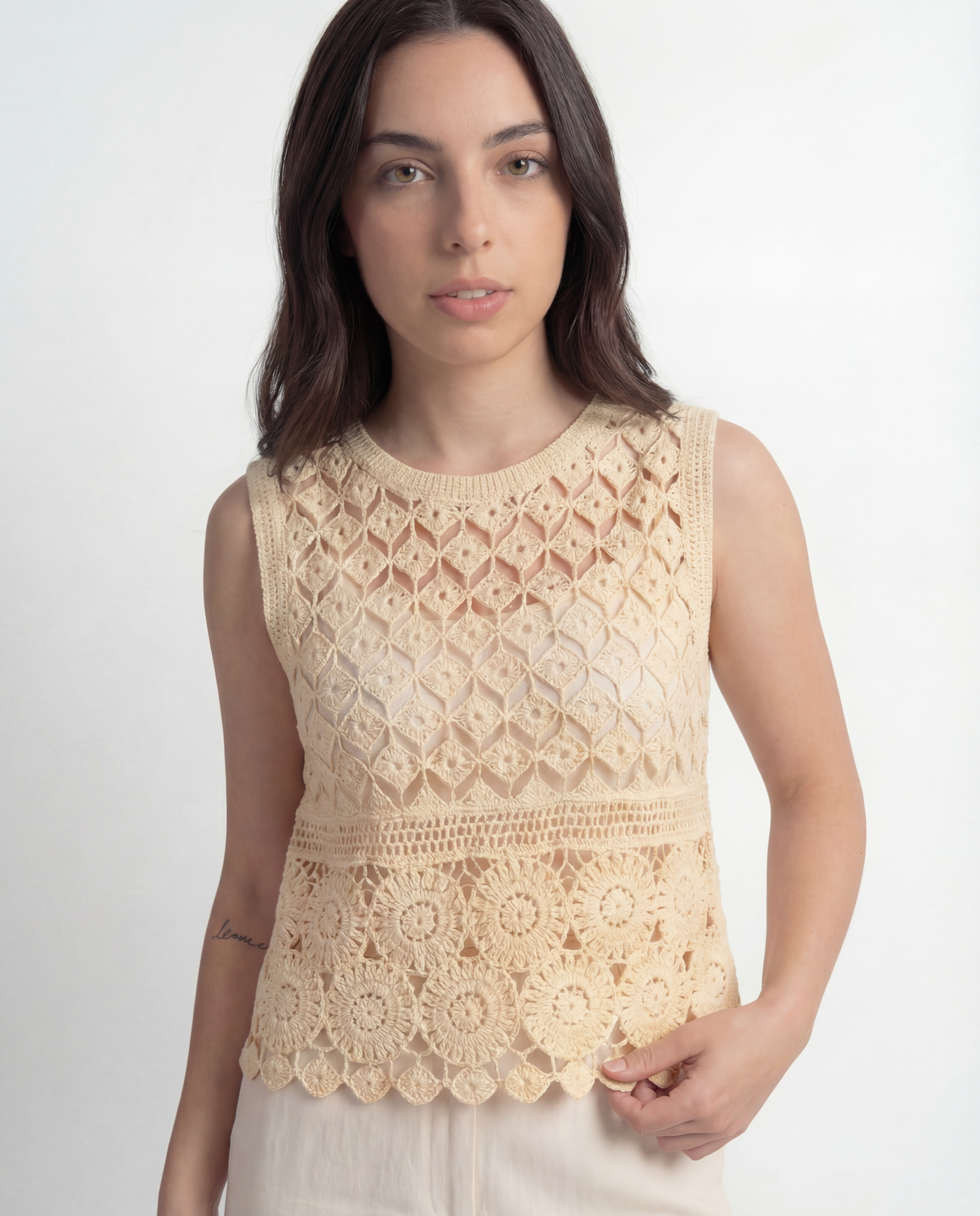 Top Crochet Geométrico Festoneado Beis - nn.studio Style 0003