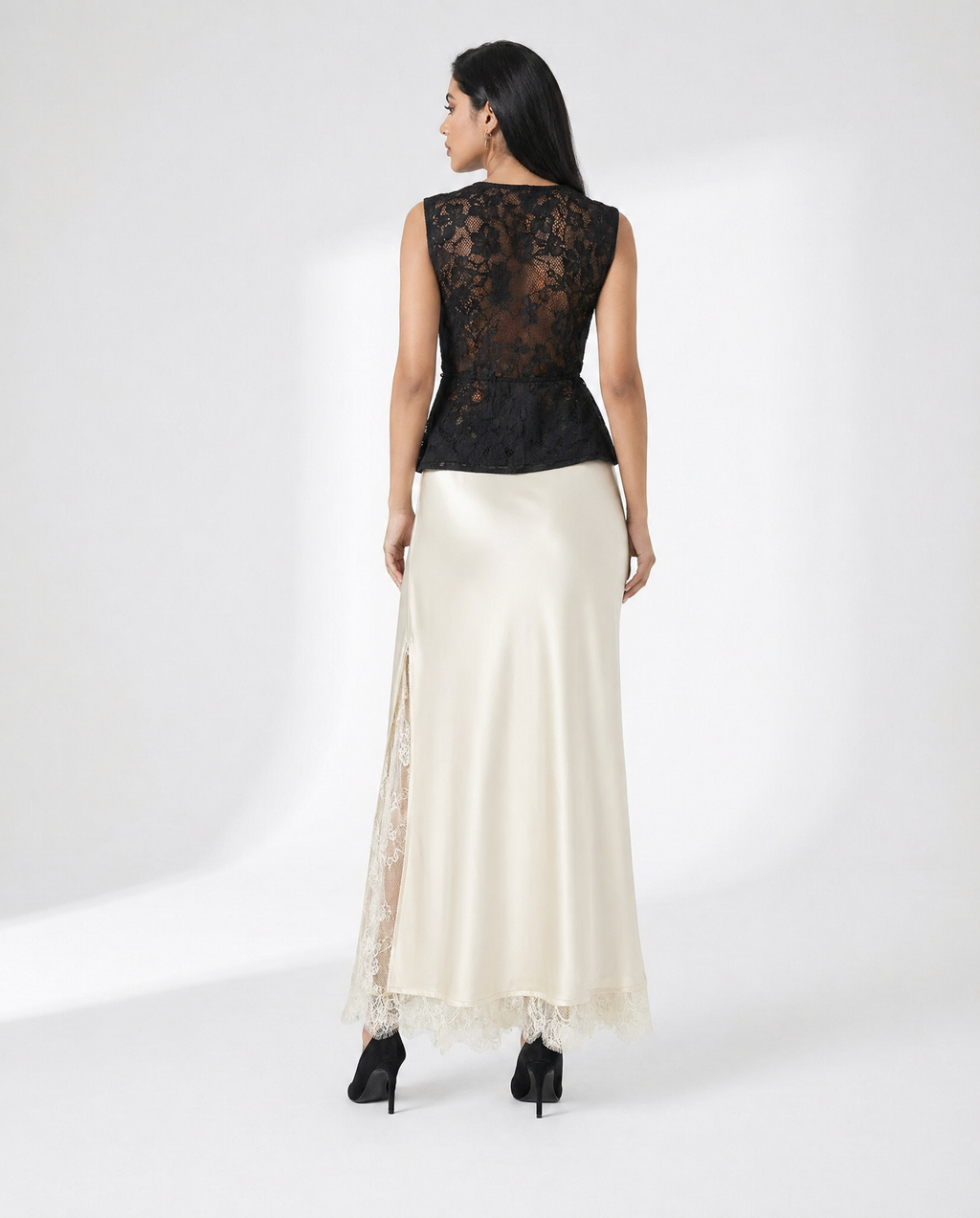 Falda Midi Satén con Abertura y Encaje Ivory - nn.studio Style N837