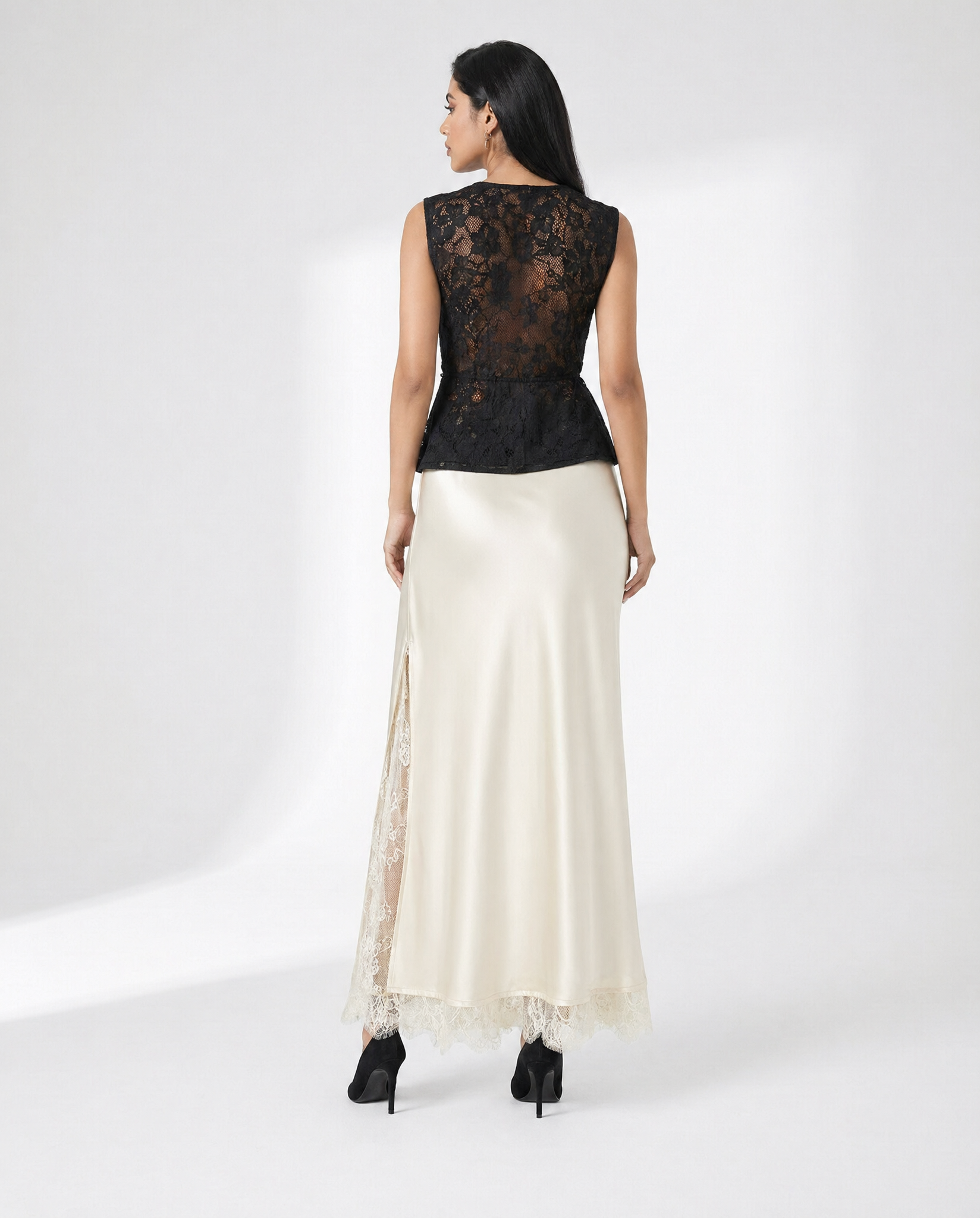 Falda Midi Satén con Abertura y Encaje Ivory - nn.studio Style N837