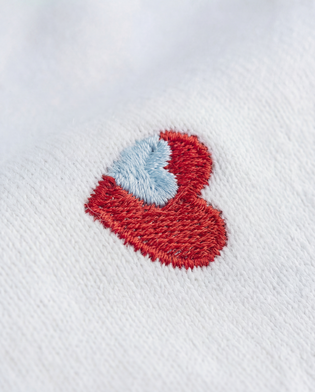 Sweater Knit Corazones Bordados Blanco - nn.studio Style E5358