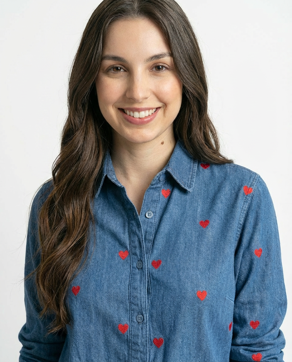 Camisa Denim con Bordado de Corazones Azul & Rojo - nn.studio Style K105