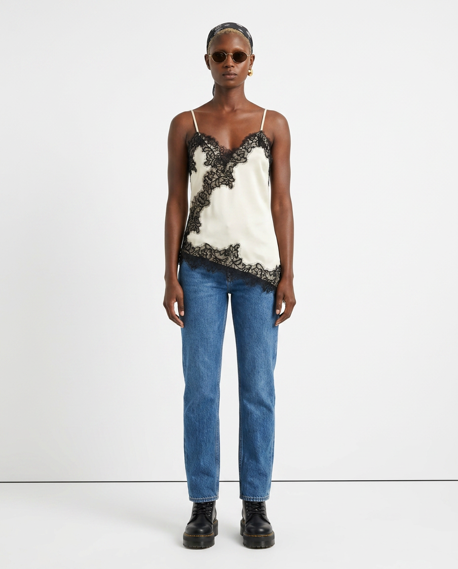 Top Satinado con Encaje Negro Escote V Ivory - nn.studio Style K1268