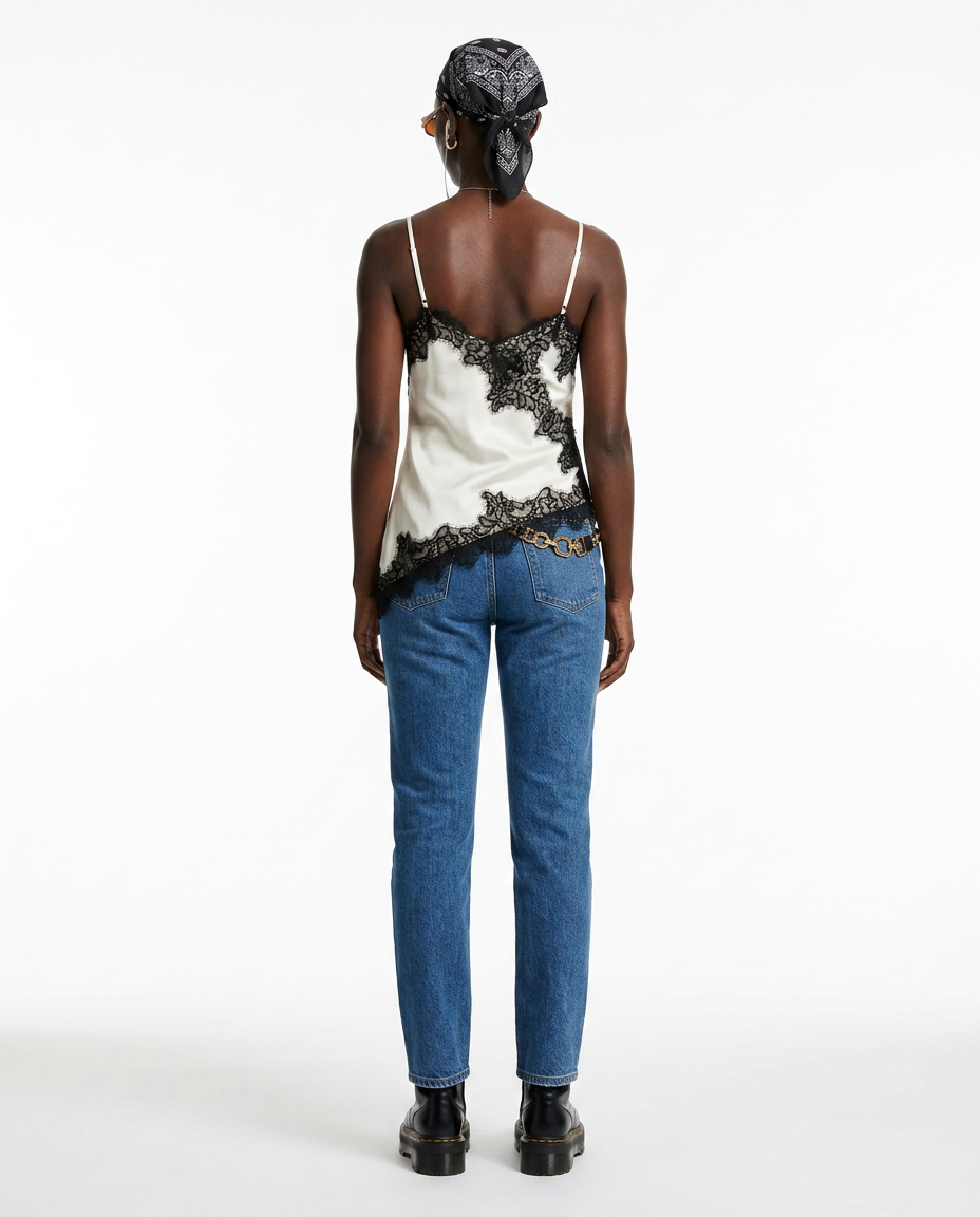 Top Satinado con Encaje Negro Escote V Ivory - nn.studio Style K1268