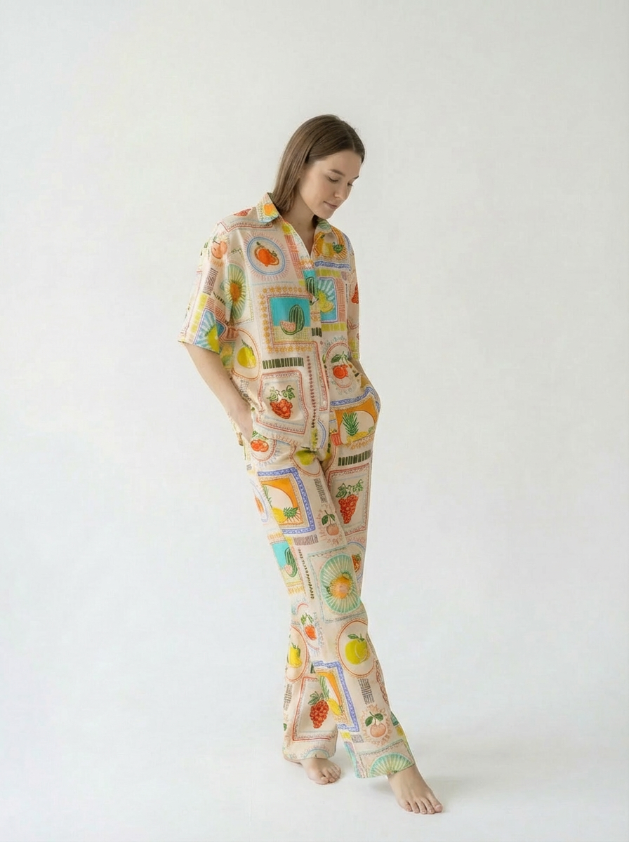 Conjunto Camisa + Pantalón Frutas Ilustradas Crema con frutas de colores - nn.studio Style 6598