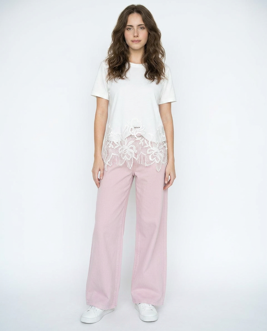 Playera con Detalle Floral en Orilla Blanco - nn.studio Style 6794