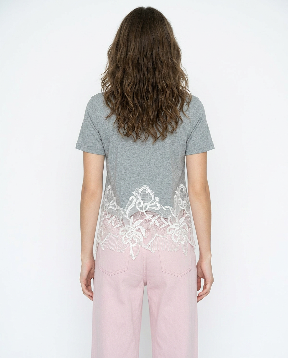 Playera con Detalle Floral en Orilla Gris - nn.studio Style 6794